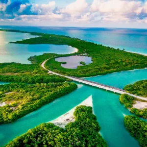 Visita al yacimiento arqueológico de Sian Ka'an y Muyil